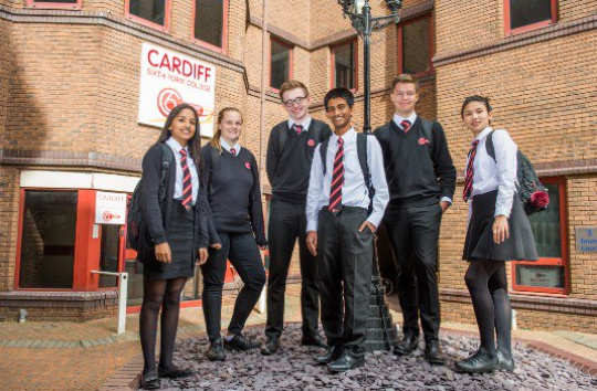 Интенсивный курс GCSE с началом в сентябре в Cardiff Sixth Form College